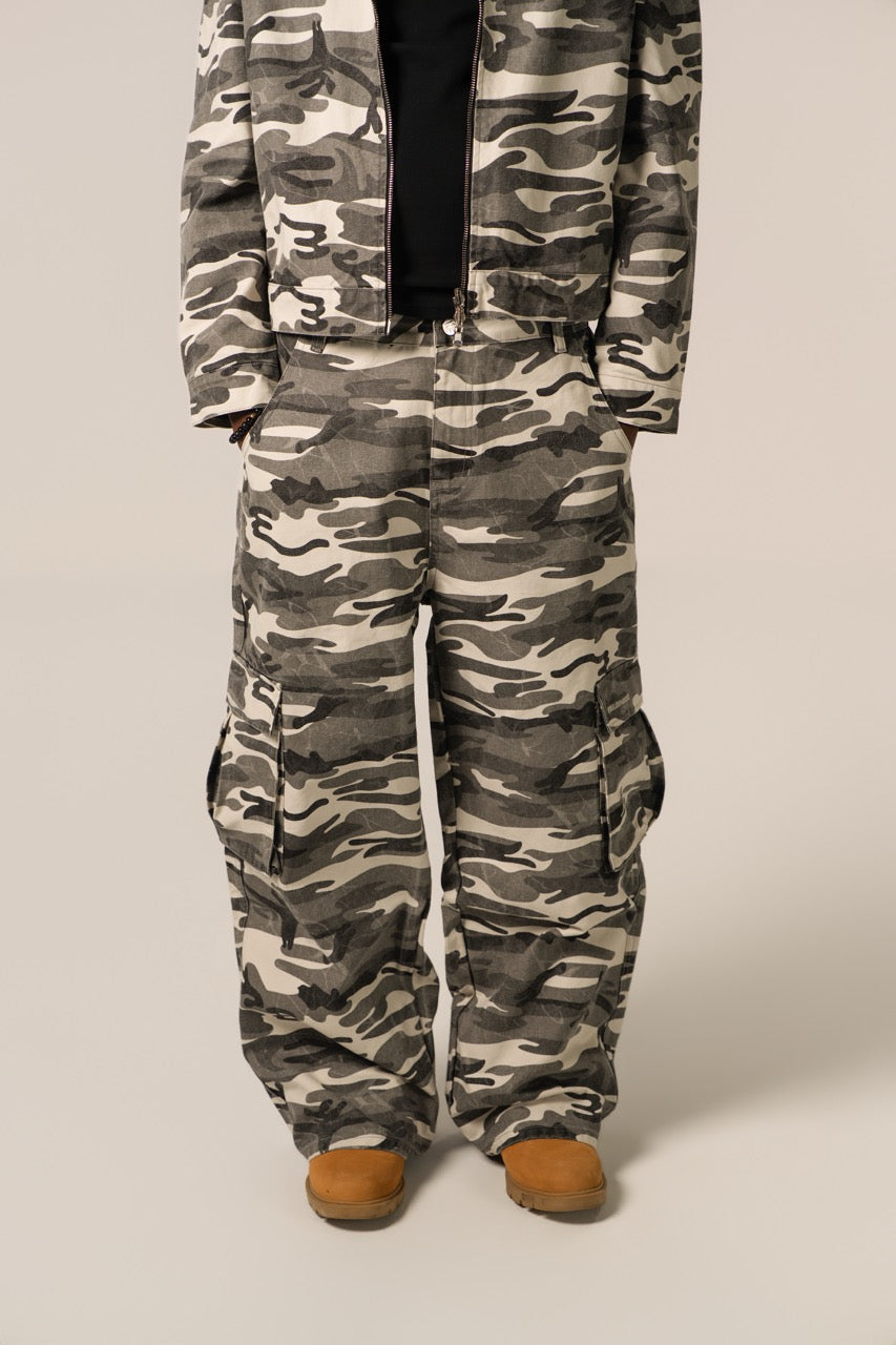 Baggy Cargo Pants - WhiteCamo