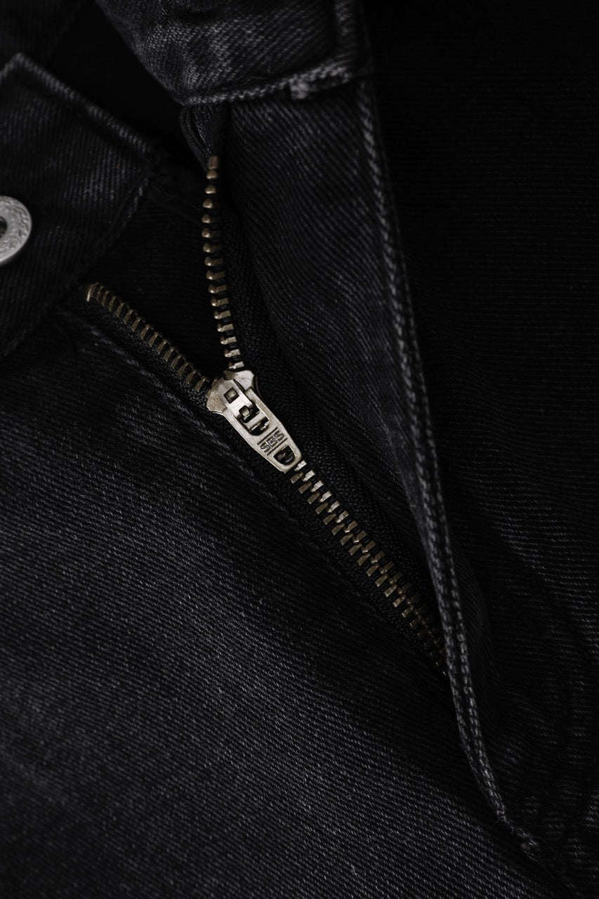 Pangunahing Itim na Tuwid na Jeans