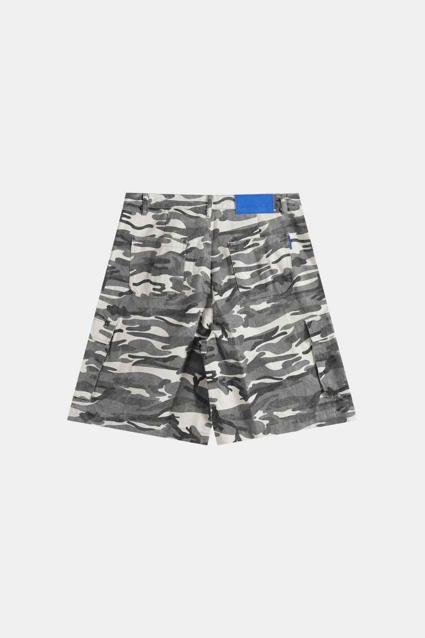 Shorts cargo amples camouflage
