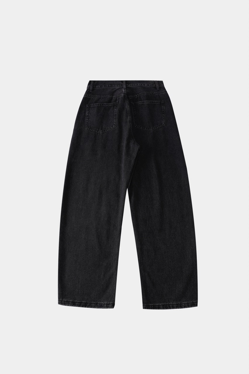 Pangunahing Itim na Tuwid na Jeans
