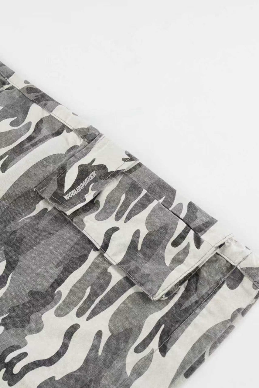 Shorts cargo amples camouflage