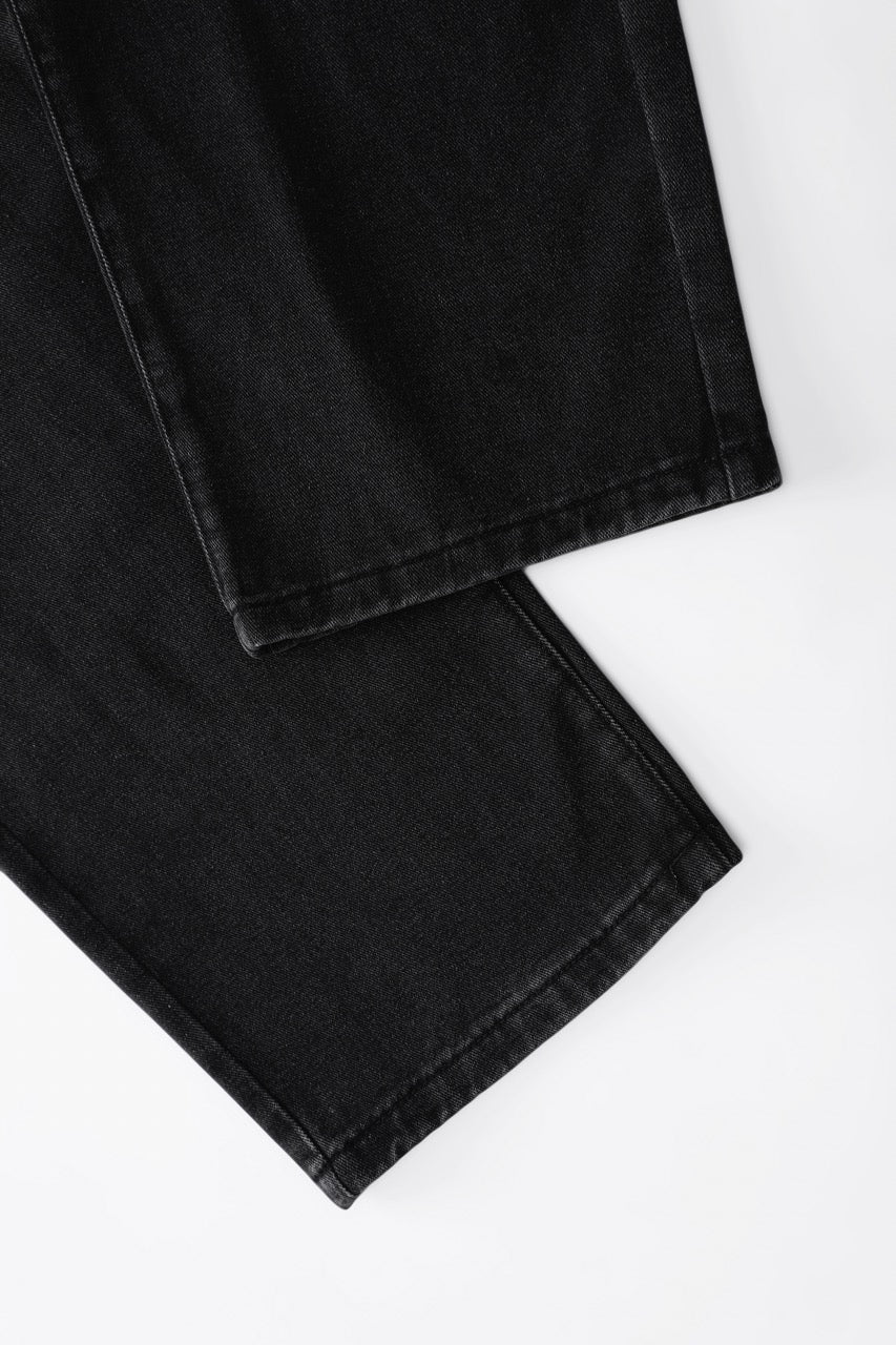 Pangunahing Itim na Tuwid na Jeans