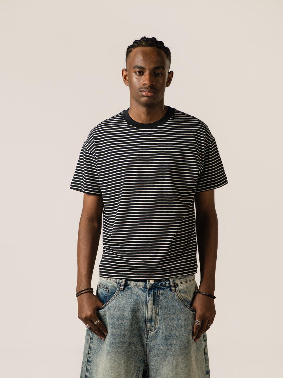 Camiseta a rayas - Negra
