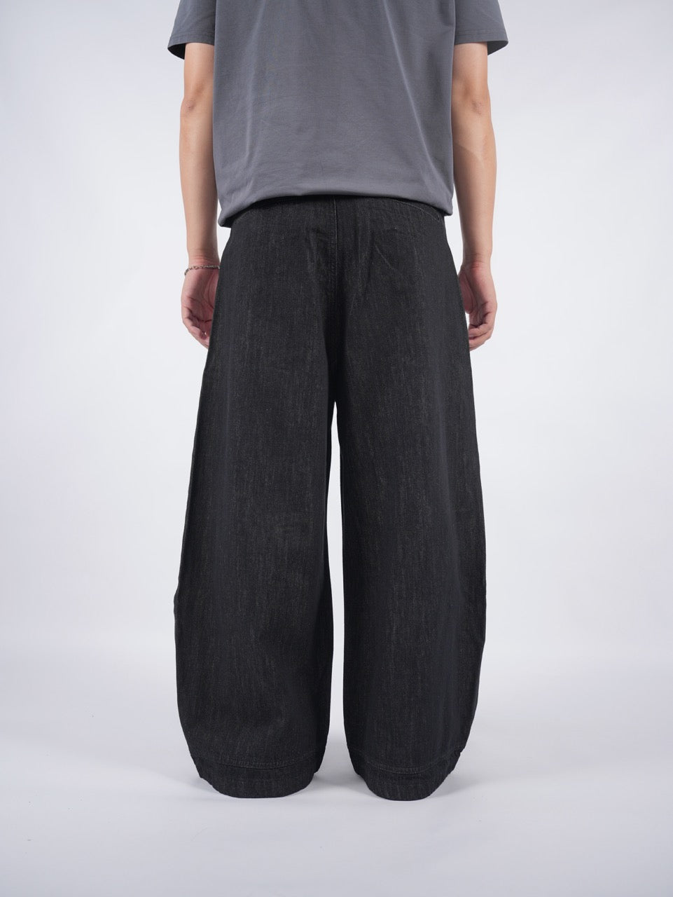 LINDEN Saber-Cut Jeans