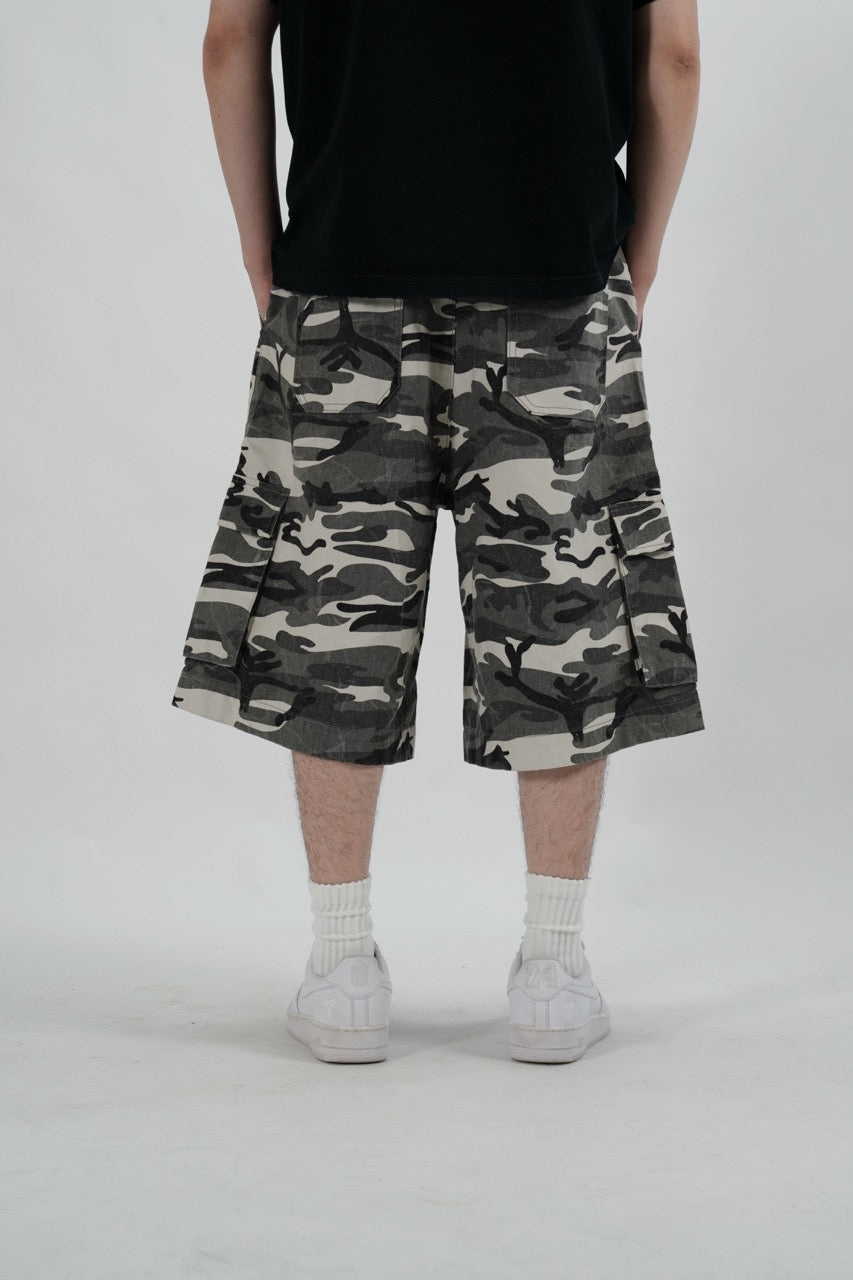 Shorts cargo amples camouflage