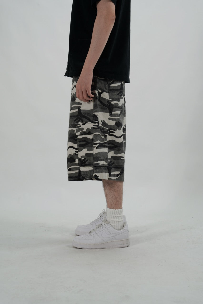 Shorts cargo amples camouflage