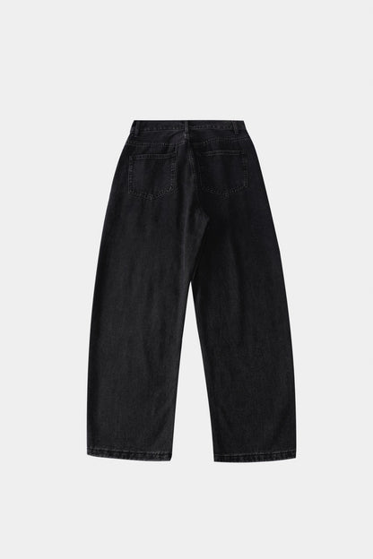 Pangunahing Itim na Tuwid na Jeans
