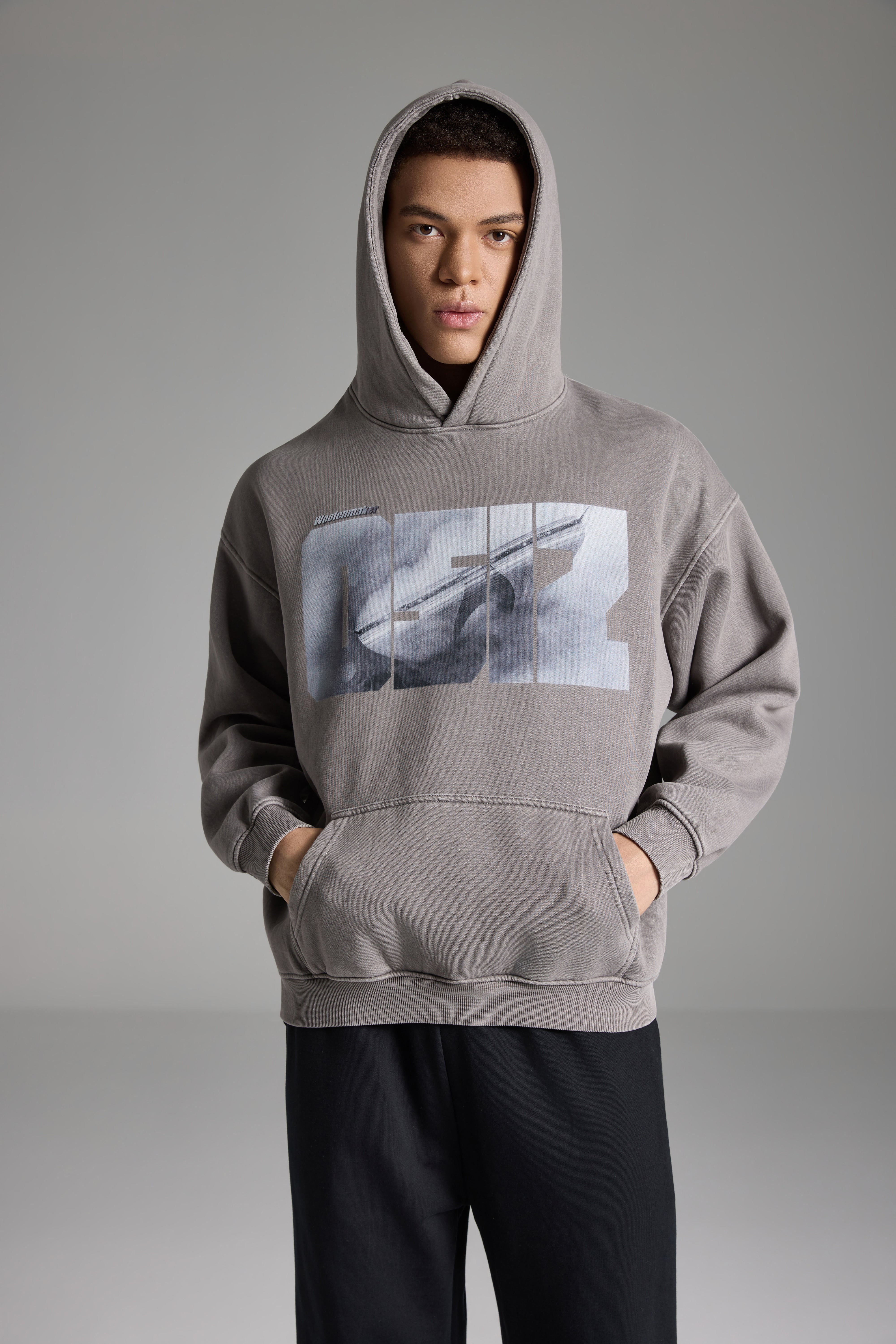 DOWNTOWN Washed Hoodie Grey