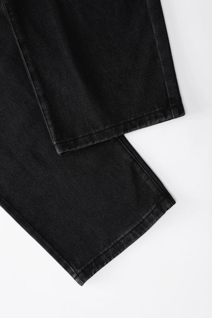 Pangunahing Itim na Tuwid na Jeans