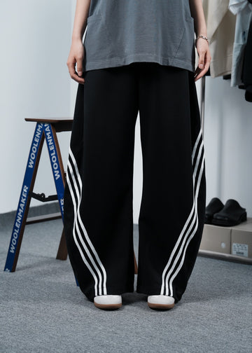 Scimitar-silhouette sweatpants  WM192KNCK6606