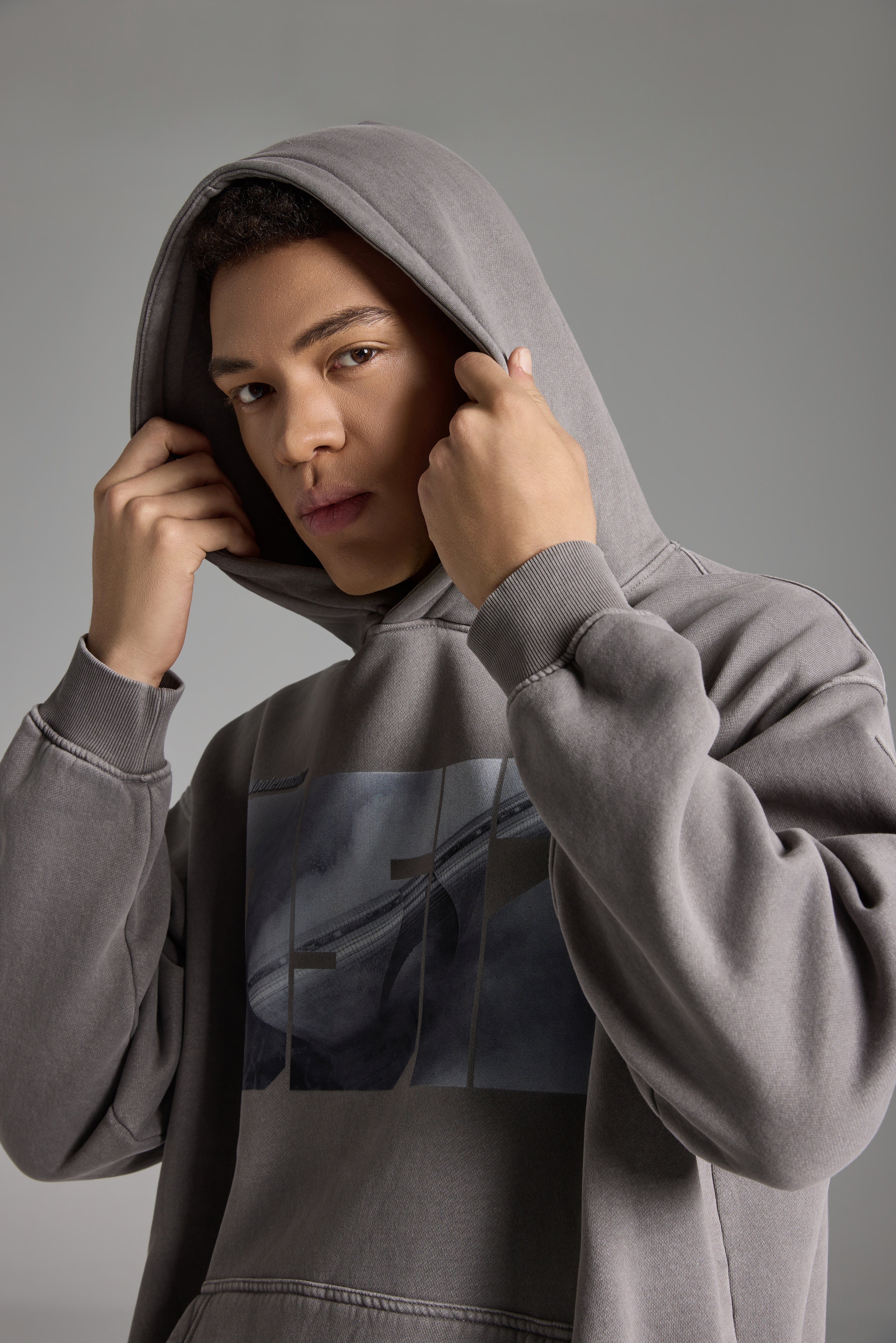 DOWNTOWN Washed Hoodie Grey